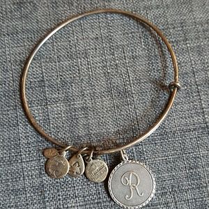 Bella Ryan Alphabet "C” Bracelet Gold